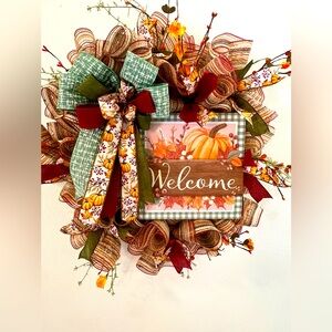 Festive Autumn Welcome Wreath with Green and Red Accents